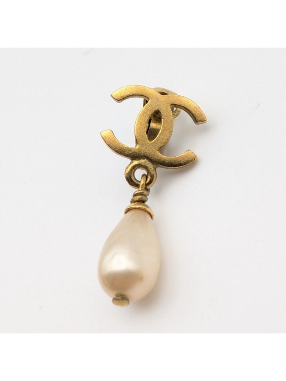 Chanel Single Earrings CC Logo Faux Pearl Drop Swing Gold 95P Vintage